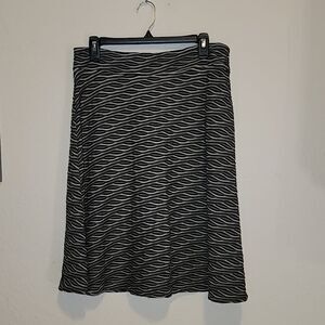 Zac & Rachel Black Gray Cream Wavy Print Skirt Sz M